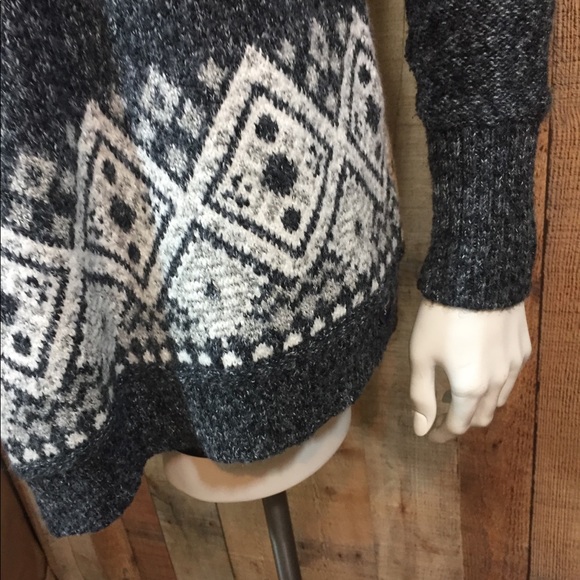 Hollister Sweater - Picture 4 of 7